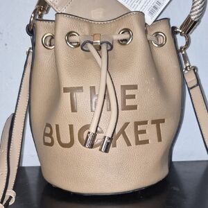 THE BUCKET Beige Drawstring Hobo Bag with Wallet Incl.